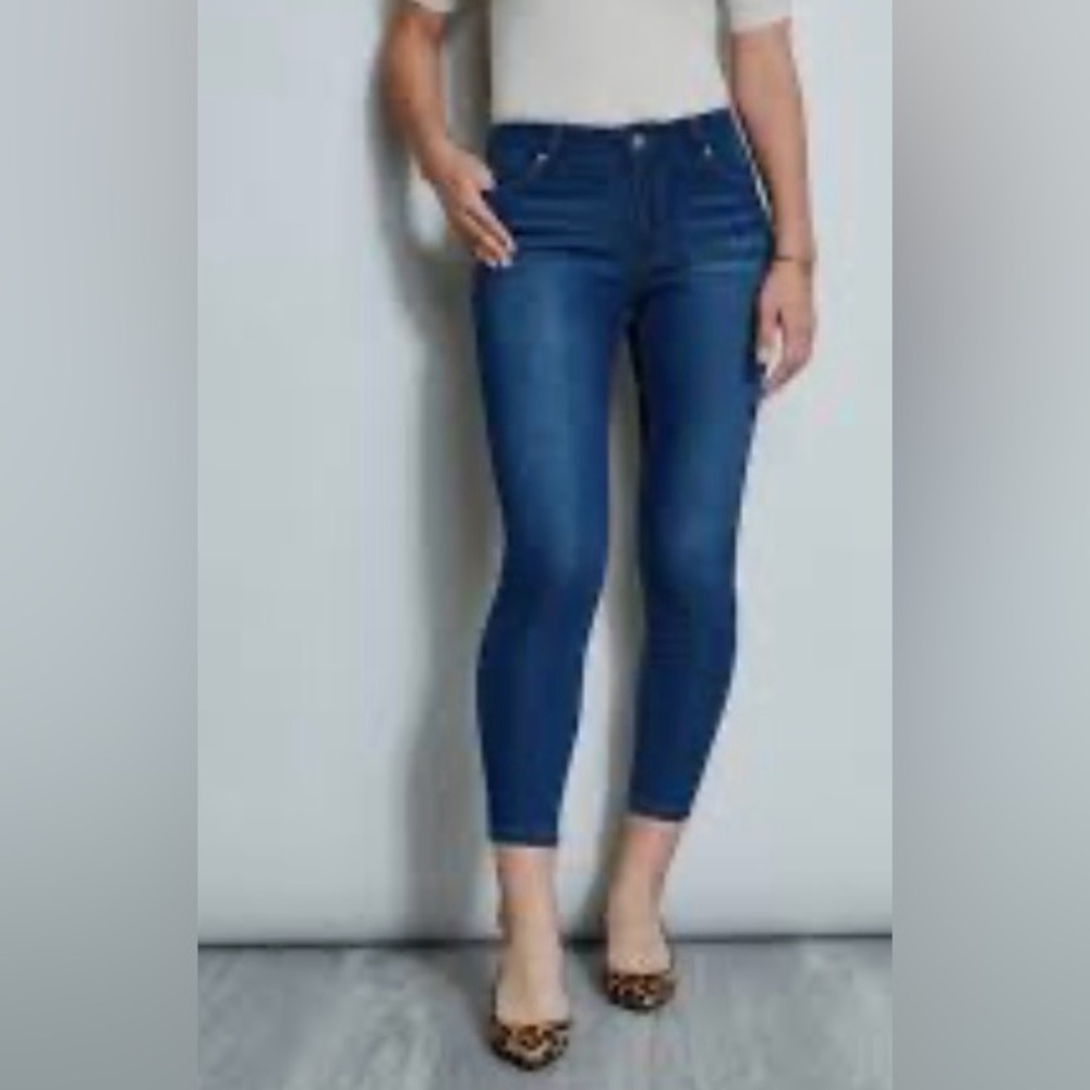 Tahari Chloe Skinny Jean- 8/29
